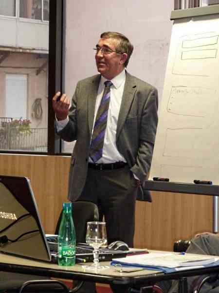 08_Im 133 (Balvay).jpg - Les explications du président